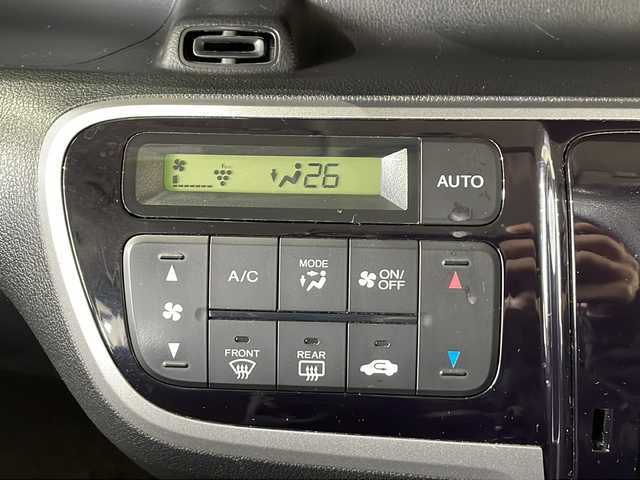 ホンダ Ｎ ＢＯＸ G SSパッケージ 長崎県 2015(平27)年 3.4万km プレミアムホワイトパール 純正ナビ/（CD/SD/AUX）/バックカメラ　/シティブレーキアクティブシステム　/ＥＴＣ　/両側パワースライドドア　/禁煙車　/横滑り防止装置　/スマートキー　/プッシュスタート　/アイドリングストップ　/ステアリングスイッチ/ウインカーミラー/電動格納ミラー/純正１４インチアルミホイール/純正フロアマット