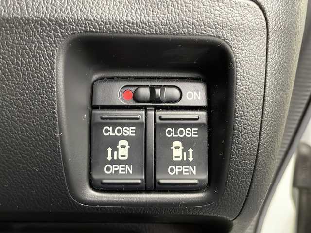 ホンダ Ｎ ＢＯＸ G SSパッケージ 長崎県 2015(平27)年 3.4万km プレミアムホワイトパール 純正ナビ/（CD/SD/AUX）/バックカメラ　/シティブレーキアクティブシステム　/ＥＴＣ　/両側パワースライドドア　/禁煙車　/横滑り防止装置　/スマートキー　/プッシュスタート　/アイドリングストップ　/ステアリングスイッチ/ウインカーミラー/電動格納ミラー/純正１４インチアルミホイール/純正フロアマット