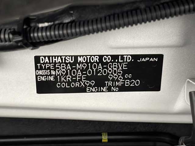 トヨタ ルーミー カスタムG 青森県 2022(令4)年 0.7万km ブラックマイカメタリック/パールホワイト2トーン アルパインワイドナビ【FM/AM/CD/DVD/BT】/バックカメラ　/ＥＴＣ　/両側パワースライドドア　/純正エンジンスターター　/クルーズコントロール　　/純正ＡＷ　/前後ドライブレコーダー　/前席シートヒーター　/オートホールド　/ＵＳＢポート/クリアランスソナー /フルセグTV/オートエアコン /スマートキー/PWR/革巻きステアリング/衝突軽減システム/アイドリングストップ/横滑り防止装置/プッシュスタート /フロントワイパーデアイサー/電格ミラー/リアサンシェード /シートカバー有り/純正AW/ウィンカーミラー /フォグライト /ステアリングリモコン/自動パーキングブレーキ/GRエアロ　フロント