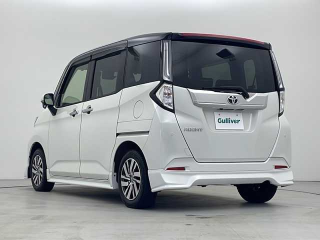 トヨタ ルーミー カスタムG 青森県 2022(令4)年 0.7万km ブラックマイカメタリック/パールホワイト2トーン アルパインワイドナビ【FM/AM/CD/DVD/BT】/バックカメラ　/ＥＴＣ　/両側パワースライドドア　/純正エンジンスターター　/クルーズコントロール　　/純正ＡＷ　/前後ドライブレコーダー　/前席シートヒーター　/オートホールド　/ＵＳＢポート/クリアランスソナー /フルセグTV/オートエアコン /スマートキー/PWR/革巻きステアリング/衝突軽減システム/アイドリングストップ/横滑り防止装置/プッシュスタート /フロントワイパーデアイサー/電格ミラー/リアサンシェード /シートカバー有り/純正AW/ウィンカーミラー /フォグライト /ステアリングリモコン/自動パーキングブレーキ/GRエアロ　フロント