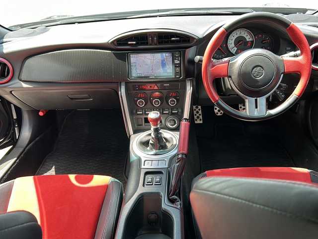 トヨタ ８６ GT リミテッド 岐阜県 2013(平25)年 7.7万km クリスタルブラックシリカ 純正ＳＤナビ　/フルセグ　/エアロフル　/クルコン　/ＨＫＳ２本出しマフラー　/オートライト　/ＳＤミュージックサーバー　/ドライブレコーダー/シートヒーターＤ＋Ｎ席　/フルフラットシート/オーバーフェンダー/HKS車高調/Bluetooth/純正フロアマット/プッシュスタート/スマートキー/ハーフレザー/カーテンエアバッグ/エアバッグシングル/ドアバイザー