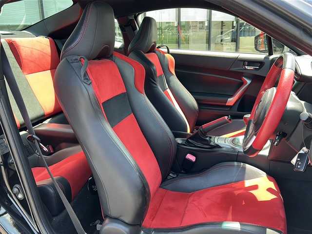 トヨタ ８６ GT リミテッド 岐阜県 2013(平25)年 7.7万km クリスタルブラックシリカ 純正ＳＤナビ　/フルセグ　/エアロフル　/クルコン　/ＨＫＳ２本出しマフラー　/オートライト　/ＳＤミュージックサーバー　/ドライブレコーダー/シートヒーターＤ＋Ｎ席　/フルフラットシート/オーバーフェンダー/HKS車高調/Bluetooth/純正フロアマット/プッシュスタート/スマートキー/ハーフレザー/カーテンエアバッグ/エアバッグシングル/ドアバイザー