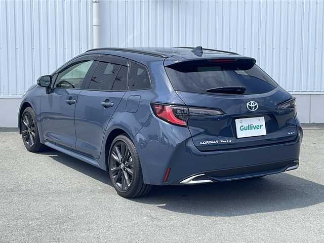 トヨタ カローラツーリング ハイブリッド ダブルバイビー 三重県 2024(令6)年 0.7万km マッシブグレー プッシュスタート/電動格納ミラー/ステアリングヒーター/ステアリングスイッチ/革巻きステアリング/レーダークルーズコントロール/横滑り防止/衝突軽減ブレーキ/コーナーセンサー/レーンキープアシスト/電動パーキング/AUTOHOLD/ハーフレザーシート/シートヒーター(前席)/純正フロアマット/USB入力端子2ヶ所/タイプC入力端子1ヶ所/ビルトインETC/SOSボタン/純正マルチメディア(AM/FM/TV/BT)/フルセグTV/バックカメラ/LEDヘッドライト/スペアキー/ルーフレール/取扱説明書/保証書/ワンオーナー