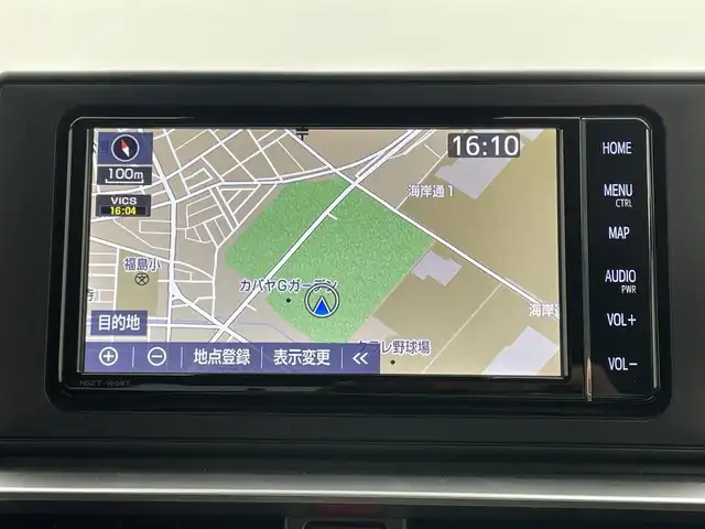 トヨタ ライズ Z 岡山県 2022(令4)年 2.6万km ファイアークォーツレッドM 純正メモリナビゲーション		/【フルセグ/Bluetooth/DVD】		/パノラミックビューモニター		/純正17inアルミホイール+サマータイヤ：装着			/レーダークルーズコントロール		/ビルトインETC		/LEDヘッドライト（AUTO機能付き）		/シートヒーター		/横滑り防止機能		/衝突軽減システム		/車線逸脱防止システム		/社外ドライブレコーダー				/スマートキー				/プッシュスタート		/コーナーセンサー				/フロアマット		/新車保証書		/取扱説明書		/スペアキー×１