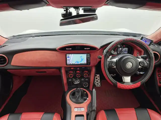 トヨタ ８６ GT 岡山県 2018(平30)年 3.4万km クリスタルホワイトパール 社外7インチSDナビ/（CD/DVD/BT/フルセグTV）/バックカメラ/ステアリングスイッチ/パドルシフト/クルーズコントロール/ETC2.0/USB端子/LEDヘッドライト/純正17インチアルミホイール/オートライト/ドライブレコーダー/社外シフトレバー/社外シートカバー/社外内装パネル張り/社外レーダー