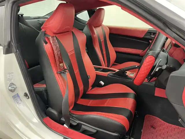 トヨタ ８６ GT 岡山県 2018(平30)年 3.4万km クリスタルホワイトパール 社外7インチSDナビ/（CD/DVD/BT/フルセグTV）/バックカメラ/ステアリングスイッチ/パドルシフト/クルーズコントロール/ETC2.0/USB端子/LEDヘッドライト/純正17インチアルミホイール/オートライト/ドライブレコーダー/社外シフトレバー/社外シートカバー/社外内装パネル張り/社外レーダー