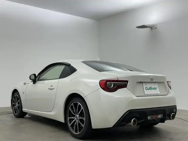トヨタ ８６ GT 岡山県 2018(平30)年 3.4万km クリスタルホワイトパール 社外7インチSDナビ/（CD/DVD/BT/フルセグTV）/バックカメラ/ステアリングスイッチ/パドルシフト/クルーズコントロール/ETC2.0/USB端子/LEDヘッドライト/純正17インチアルミホイール/オートライト/ドライブレコーダー/社外シフトレバー/社外シートカバー/社外内装パネル張り/社外レーダー