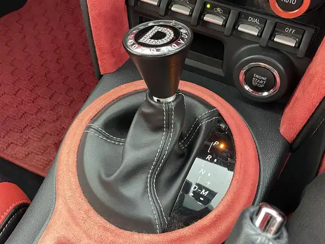 トヨタ ８６ GT 岡山県 2018(平30)年 3.4万km クリスタルホワイトパール 社外7インチSDナビ/（CD/DVD/BT/フルセグTV）/バックカメラ/ステアリングスイッチ/パドルシフト/クルーズコントロール/ETC2.0/USB端子/LEDヘッドライト/純正17インチアルミホイール/オートライト/ドライブレコーダー/社外シフトレバー/社外シートカバー/社外内装パネル張り/社外レーダー