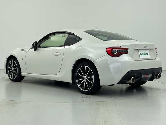トヨタ ８６ GT 愛知県 2018(平30)年 3.4万km クリスタルホワイトパール 社外7インチSDナビ/（CD/DVD/BT/フルセグTV）/バックカメラ/ステアリングスイッチ/パドルシフト/クルーズコントロール/ETC2.0/USB端子/LEDヘッドライト/純正17インチアルミホイール/オートライト/ドライブレコーダー/社外シフトレバー/社外シートカバー/社外内装パネル張り/社外レーダー