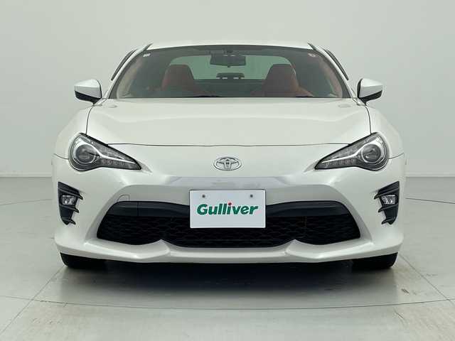 トヨタ ８６ GT 愛知県 2018(平30)年 3.4万km クリスタルホワイトパール 社外7インチSDナビ/（CD/DVD/BT/フルセグTV）/バックカメラ/ステアリングスイッチ/パドルシフト/クルーズコントロール/ETC2.0/USB端子/LEDヘッドライト/純正17インチアルミホイール/オートライト/ドライブレコーダー/社外シフトレバー/社外シートカバー/社外内装パネル張り/社外レーダー