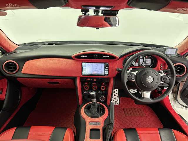 トヨタ ８６ GT 愛知県 2018(平30)年 3.4万km クリスタルホワイトパール 社外7インチSDナビ/（CD/DVD/BT/フルセグTV）/バックカメラ/ステアリングスイッチ/パドルシフト/クルーズコントロール/ETC2.0/USB端子/LEDヘッドライト/純正17インチアルミホイール/オートライト/ドライブレコーダー/社外シフトレバー/社外シートカバー/社外内装パネル張り/社外レーダー