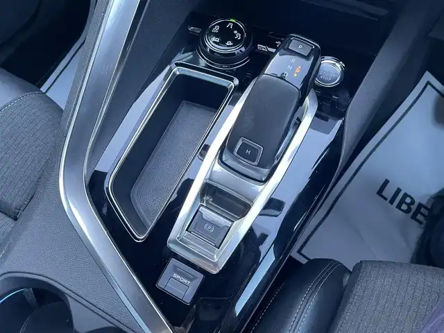 プジョー ３００８ GTライン ブルー HDi 滋賀県 2020(令2)年 4.7万km アマゾナイトグレー サンルーフ/CarPlay/バックカメラ/ハーフレザー /シートヒーター　/マッサージ機能付き　/ランバーサポート/アイドリングストップ/クルーズコントロール/プッシュスタート/ETC/電動リアゲート/コーナーセンサー　/グリップコントロール　/ワイヤレス充電/ドラレコ前後/アンビエントライト　/保証書、取説、スペアキー