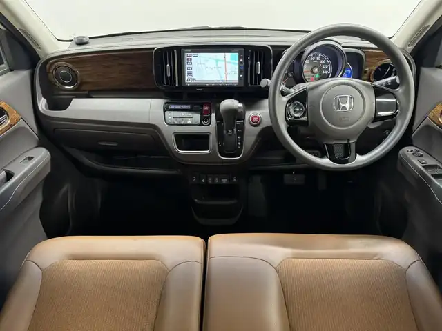 ホンダ Ｎ ＯＮＥ セレクト 三重県 2018(平30)年 5万km プレミアムアイボリーパール2トーン ガソリン/FF/インパネCVT/純正 7インチナビ VXM-184Ci/（CD/FM/AM/TV/iPod/SD/USB/Bluetooth/AUX）/バックカメラ/ビルトインETC/安全/・近距離衝突軽減ブレーキ［CTBA］/・VSA（トラクションコントロール＆ABS）/・SRS サイド＆カーテンエアバッグ/装備/・ハーフレザーシート/・シートヒーター（D/N）/・オートエアコン/・プッシュスタート/・充電用USBジャックx2/・ステアリングスイッチ/・電動格納ドアミラー/・全ドアパワーウインドウ/・保/取/ナビ取/・スマートキーx2/2トーンカラー/など