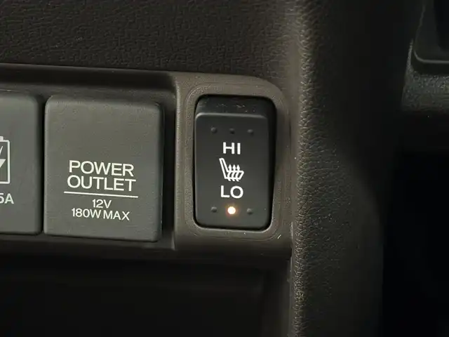 ホンダ Ｎ ＯＮＥ セレクト 三重県 2018(平30)年 5万km プレミアムアイボリーパール2トーン ガソリン/FF/インパネCVT/純正 7インチナビ VXM-184Ci/（CD/FM/AM/TV/iPod/SD/USB/Bluetooth/AUX）/バックカメラ/ビルトインETC/安全/・近距離衝突軽減ブレーキ［CTBA］/・VSA（トラクションコントロール＆ABS）/・SRS サイド＆カーテンエアバッグ/装備/・ハーフレザーシート/・シートヒーター（D/N）/・オートエアコン/・プッシュスタート/・充電用USBジャックx2/・ステアリングスイッチ/・電動格納ドアミラー/・全ドアパワーウインドウ/・保/取/ナビ取/・スマートキーx2/2トーンカラー/など