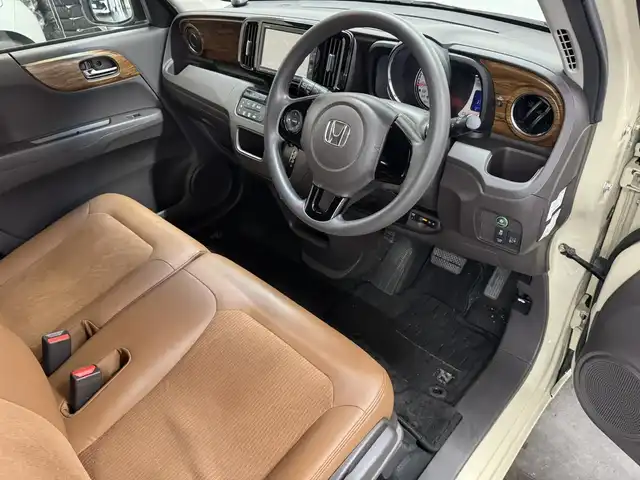ホンダ Ｎ ＯＮＥ セレクト 三重県 2018(平30)年 5万km プレミアムアイボリーパール2トーン ガソリン/FF/インパネCVT/純正 7インチナビ VXM-184Ci/（CD/FM/AM/TV/iPod/SD/USB/Bluetooth/AUX）/バックカメラ/ビルトインETC/安全/・近距離衝突軽減ブレーキ［CTBA］/・VSA（トラクションコントロール＆ABS）/・SRS サイド＆カーテンエアバッグ/装備/・ハーフレザーシート/・シートヒーター（D/N）/・オートエアコン/・プッシュスタート/・充電用USBジャックx2/・ステアリングスイッチ/・電動格納ドアミラー/・全ドアパワーウインドウ/・保/取/ナビ取/・スマートキーx2/2トーンカラー/など