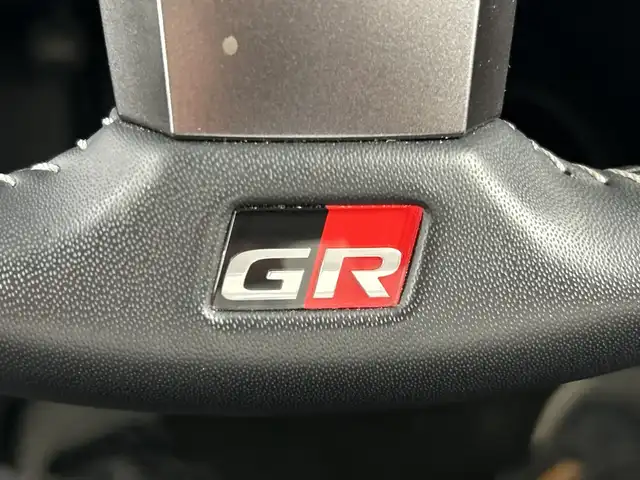 トヨタ プリウス ＰＨＶ S GRスポーツ 愛知県 2020(令2)年 1.6万km ホワイトパールクリスタルシャイン 純正9インチSDナビゲーション/CD DVD フルセグTV Bluetooth　HDMI/バックカメラ/ビルトインETC/トヨタセーフティセンス/レーンキープアシスト/レーダークルーズコントロール/オートマチックハイビーム/LEDヘッドライト/オートライト/純正18インチアルミホイール/シートヒーター(D/N)/ウィンカーミラー/電動格納ミラー/横滑り防止装置/スマートキー/エンジンプッシュスタート/フロアマット/充電ケーブル積み込み有り