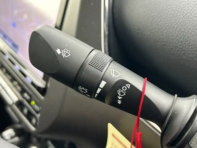 トヨタ プリウス ＰＨＶ S GRスポーツ 愛知県 2020(令2)年 1.6万km ホワイトパールクリスタルシャイン 純正9インチSDナビゲーション/CD DVD フルセグTV Bluetooth　HDMI/バックカメラ/ビルトインETC/トヨタセーフティセンス/レーンキープアシスト/レーダークルーズコントロール/オートマチックハイビーム/LEDヘッドライト/オートライト/純正18インチアルミホイール/シートヒーター(D/N)/ウィンカーミラー/電動格納ミラー/横滑り防止装置/スマートキー/エンジンプッシュスタート/フロアマット/充電ケーブル積み込み有り