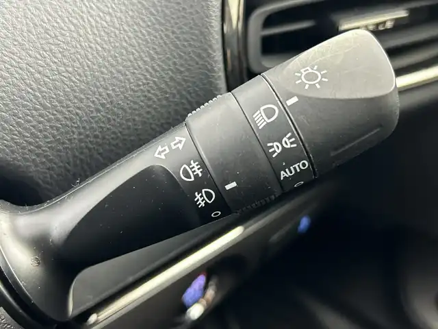 トヨタ プリウス ＰＨＶ S GRスポーツ 愛知県 2020(令2)年 1.6万km ホワイトパールクリスタルシャイン 純正9インチSDナビゲーション/CD DVD フルセグTV Bluetooth　HDMI/バックカメラ/ビルトインETC/トヨタセーフティセンス/レーンキープアシスト/レーダークルーズコントロール/オートマチックハイビーム/LEDヘッドライト/オートライト/純正18インチアルミホイール/シートヒーター(D/N)/ウィンカーミラー/電動格納ミラー/横滑り防止装置/スマートキー/エンジンプッシュスタート/フロアマット/充電ケーブル積み込み有り