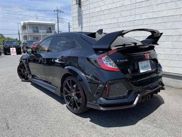 ホンダ シビック タイプR 埼玉県 2019(令1)年 6.7万km クリスタルブラックパール 外部検査済み/6MT /ターボ /検R8年9月 /純正20インチアルミ/前後タイヤ/FALKEN/2024年製/bremboキャリパー /クルーズコントロール /LEDヘッドライト /純正ナビ/フルセグTV /バックカメラ /スマートキー /スペアキー