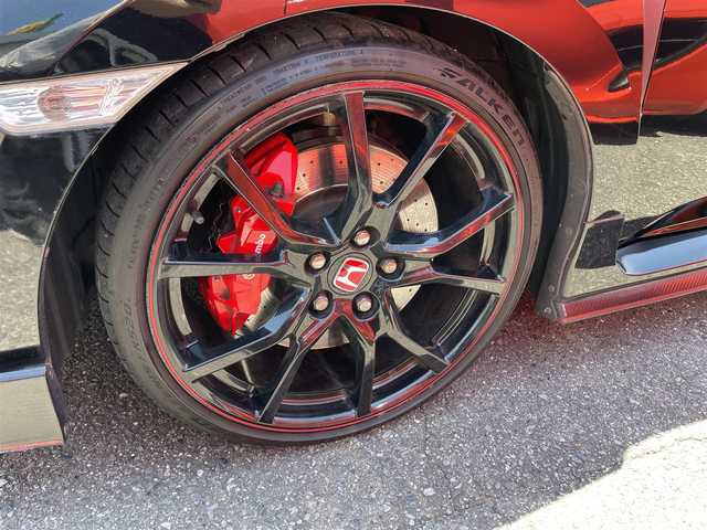 ホンダ シビック タイプR 埼玉県 2019(令1)年 6.7万km クリスタルブラックパール 外部検査済み/6MT /ターボ /検R8年9月 /純正20インチアルミ/前後タイヤ/FALKEN/2024年製/bremboキャリパー /クルーズコントロール /LEDヘッドライト /純正ナビ/フルセグTV /バックカメラ /スマートキー /スペアキー