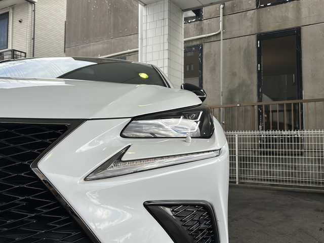 レクサス ＮＸ 300h Fスポーツ 京都府 2018(平30)年 3.8万km ホワイトノーヴァガラスフレーク 純正ナビ/フルセグTV/  (テレビキャンセラー有)/Bluetooth Audio/USB/AUX/バックカメラ/サイドカメラ/レーダークルーズコントロール/パドルシフト/運転支援装置/・Lexus Safety System/・LDA/・PKSA/・BSM/・アダプティブハイビームシステム/・クリアランスソナー/パワーシート(全席)/シートヒータ(D＋N席)/エアーシート(D＋N席)/メモリー付パワーシート(D席)/赤黒レザーシート/ステアリングヒーター/ステアリングスイッチ/電動格納ウィンカーミラー/オートリトラクタブルミラー/電動パーキングブレーキ/ビルトインETC2.0/ホイールロック/純正フロアマット/保証書/取扱説明書/ナビ取扱説明書/スマートキースペア/カードキー