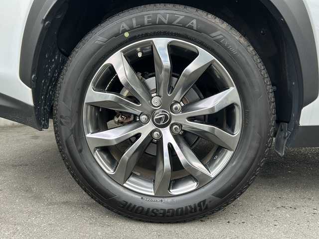 レクサス ＮＸ 300h Fスポーツ 京都府 2018(平30)年 3.8万km ホワイトノーヴァガラスフレーク 純正ナビ/フルセグTV/  (テレビキャンセラー有)/Bluetooth Audio/USB/AUX/バックカメラ/サイドカメラ/レーダークルーズコントロール/パドルシフト/運転支援装置/・Lexus Safety System/・LDA/・PKSA/・BSM/・アダプティブハイビームシステム/・クリアランスソナー/パワーシート(全席)/シートヒータ(D＋N席)/エアーシート(D＋N席)/メモリー付パワーシート(D席)/赤黒レザーシート/ステアリングヒーター/ステアリングスイッチ/電動格納ウィンカーミラー/オートリトラクタブルミラー/電動パーキングブレーキ/ビルトインETC2.0/ホイールロック/純正フロアマット/保証書/取扱説明書/ナビ取扱説明書/スマートキースペア/カードキー