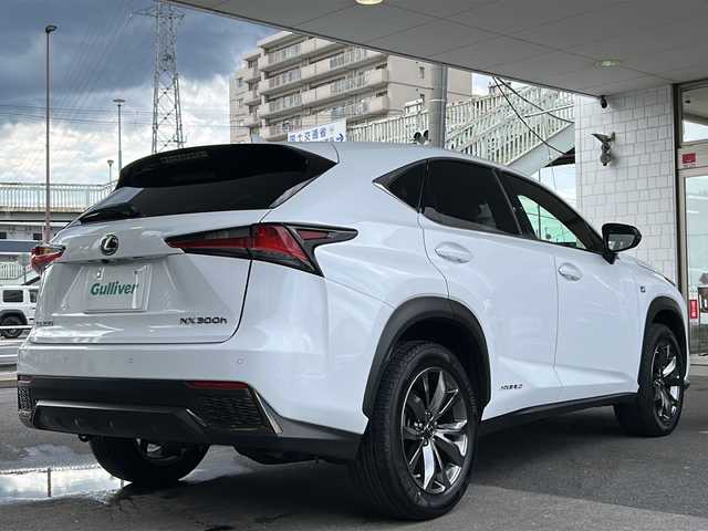 レクサス ＮＸ 300h Fスポーツ 京都府 2018(平30)年 3.8万km ホワイトノーヴァガラスフレーク 純正ナビ/フルセグTV/  (テレビキャンセラー有)/Bluetooth Audio/USB/AUX/バックカメラ/サイドカメラ/レーダークルーズコントロール/パドルシフト/運転支援装置/・Lexus Safety System/・LDA/・PKSA/・BSM/・アダプティブハイビームシステム/・クリアランスソナー/パワーシート(全席)/シートヒータ(D＋N席)/エアーシート(D＋N席)/メモリー付パワーシート(D席)/赤黒レザーシート/ステアリングヒーター/ステアリングスイッチ/電動格納ウィンカーミラー/オートリトラクタブルミラー/電動パーキングブレーキ/ビルトインETC2.0/ホイールロック/純正フロアマット/保証書/取扱説明書/ナビ取扱説明書/スマートキースペア/カードキー
