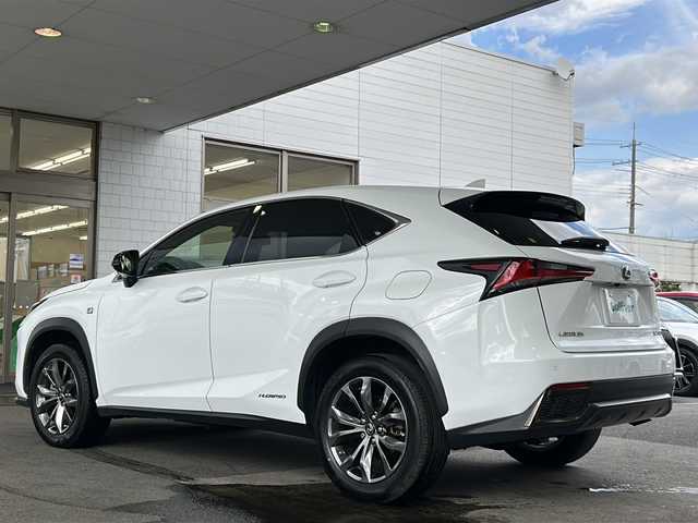 レクサス ＮＸ 300h Fスポーツ 京都府 2018(平30)年 3.8万km ホワイトノーヴァガラスフレーク 純正ナビ/フルセグTV/  (テレビキャンセラー有)/Bluetooth Audio/USB/AUX/バックカメラ/サイドカメラ/レーダークルーズコントロール/パドルシフト/運転支援装置/・Lexus Safety System/・LDA/・PKSA/・BSM/・アダプティブハイビームシステム/・クリアランスソナー/パワーシート(全席)/シートヒータ(D＋N席)/エアーシート(D＋N席)/メモリー付パワーシート(D席)/赤黒レザーシート/ステアリングヒーター/ステアリングスイッチ/電動格納ウィンカーミラー/オートリトラクタブルミラー/電動パーキングブレーキ/ビルトインETC2.0/ホイールロック/純正フロアマット/保証書/取扱説明書/ナビ取扱説明書/スマートキースペア/カードキー
