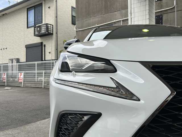 レクサス ＮＸ 300h Fスポーツ 京都府 2018(平30)年 3.8万km ホワイトノーヴァガラスフレーク 純正ナビ/フルセグTV/  (テレビキャンセラー有)/Bluetooth Audio/USB/AUX/バックカメラ/サイドカメラ/レーダークルーズコントロール/パドルシフト/運転支援装置/・Lexus Safety System/・LDA/・PKSA/・BSM/・アダプティブハイビームシステム/・クリアランスソナー/パワーシート(全席)/シートヒータ(D＋N席)/エアーシート(D＋N席)/メモリー付パワーシート(D席)/赤黒レザーシート/ステアリングヒーター/ステアリングスイッチ/電動格納ウィンカーミラー/オートリトラクタブルミラー/電動パーキングブレーキ/ビルトインETC2.0/ホイールロック/純正フロアマット/保証書/取扱説明書/ナビ取扱説明書/スマートキースペア/カードキー