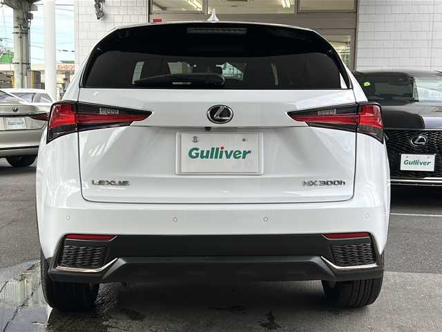 レクサス ＮＸ 300h Fスポーツ 京都府 2018(平30)年 3.8万km ホワイトノーヴァガラスフレーク 純正ナビ/フルセグTV/  (テレビキャンセラー有)/Bluetooth Audio/USB/AUX/バックカメラ/サイドカメラ/レーダークルーズコントロール/パドルシフト/運転支援装置/・Lexus Safety System/・LDA/・PKSA/・BSM/・アダプティブハイビームシステム/・クリアランスソナー/パワーシート(全席)/シートヒータ(D＋N席)/エアーシート(D＋N席)/メモリー付パワーシート(D席)/赤黒レザーシート/ステアリングヒーター/ステアリングスイッチ/電動格納ウィンカーミラー/オートリトラクタブルミラー/電動パーキングブレーキ/ビルトインETC2.0/ホイールロック/純正フロアマット/保証書/取扱説明書/ナビ取扱説明書/スマートキースペア/カードキー