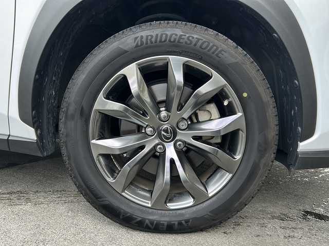レクサス ＮＸ 300h Fスポーツ 京都府 2018(平30)年 3.8万km ホワイトノーヴァガラスフレーク 純正ナビ/フルセグTV/  (テレビキャンセラー有)/Bluetooth Audio/USB/AUX/バックカメラ/サイドカメラ/レーダークルーズコントロール/パドルシフト/運転支援装置/・Lexus Safety System/・LDA/・PKSA/・BSM/・アダプティブハイビームシステム/・クリアランスソナー/パワーシート(全席)/シートヒータ(D＋N席)/エアーシート(D＋N席)/メモリー付パワーシート(D席)/赤黒レザーシート/ステアリングヒーター/ステアリングスイッチ/電動格納ウィンカーミラー/オートリトラクタブルミラー/電動パーキングブレーキ/ビルトインETC2.0/ホイールロック/純正フロアマット/保証書/取扱説明書/ナビ取扱説明書/スマートキースペア/カードキー
