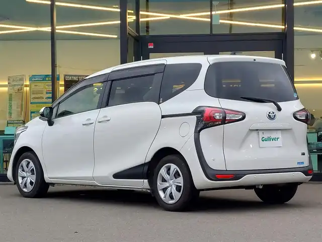 トヨタ シエンタ ハイブリッド G セーフティエディション 東京都 2020(令2)年 2.6万km ホワイトパールクリスタルシャイン 純正ナビ/アラウンドビューモニター/両側パワースライドドア/ステアリングヒーター/フルセグテレビ/LEDヘッドライト/前席シートヒーター/スペアキー/衝突軽減ブレーキ/レーンキープアシスト/オートマティックハイビーム/コーナーセンサー/新車保証書/取扱説明書