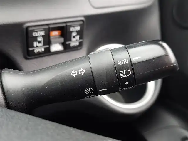 トヨタ シエンタ ハイブリッド G セーフティエディション 東京都 2020(令2)年 2.6万km ホワイトパールクリスタルシャイン 純正ナビ/アラウンドビューモニター/両側パワースライドドア/ステアリングヒーター/フルセグテレビ/LEDヘッドライト/前席シートヒーター/スペアキー/衝突軽減ブレーキ/レーンキープアシスト/オートマティックハイビーム/コーナーセンサー/新車保証書/取扱説明書