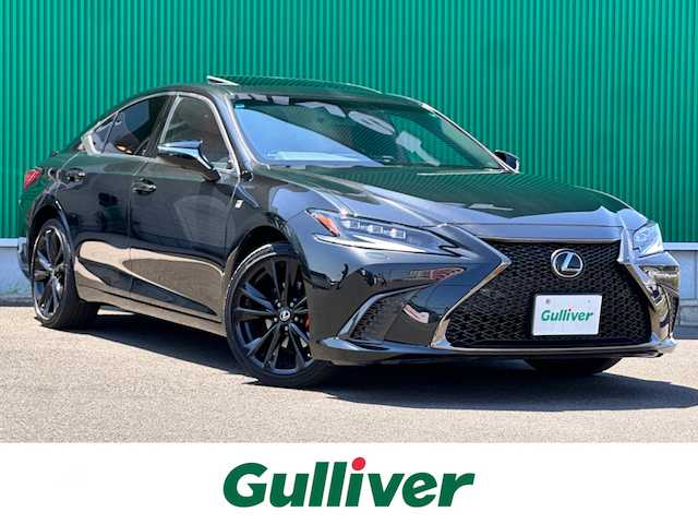 レクサス ＥＳ 300h Fスポーツ 宮城県 2023(令5)年 2.7万km グラファイトブラックガラスフレーク 「LEXUS」ロゴ入オレンジブレーキキャリパー/パノラミックビューモニターセット/・パノラミックビューモニター/・パーキングサポートブレーキ（後方歩行者）/＝＝＝/ムーンルーフ/セーフティシステムプラス/・プリクラッシュセーフティ/・レーントレーシングアシスト/・アダプティブハイビームシステム/・レーダークルーズコントロール/・ロードサインアシスト/・先行車発進告知機能/・ドライバー異常時対応システム/ブラインドスポットモニター/パーキングサポートブレーキ（静止物/後方接近車両）/純正ナビ/・フルセグTV/・Bluetooth/・AppleCarPlay/AndroidAuto/・USB端子/ETC2.0/L_tex(合皮)シート/シートヒーター／ベンチレーション/パワーシート（運転席メモリー機能付）/革巻きステアリング/ステアリングヒーター/電動パーキングブレーキ/ブレーキホールド/3眼フルLEDヘッドランプ/オートライト/スマートキー＆プッシュスタート/電動サンシェード（リア）/純正19インチAW/フロアマット