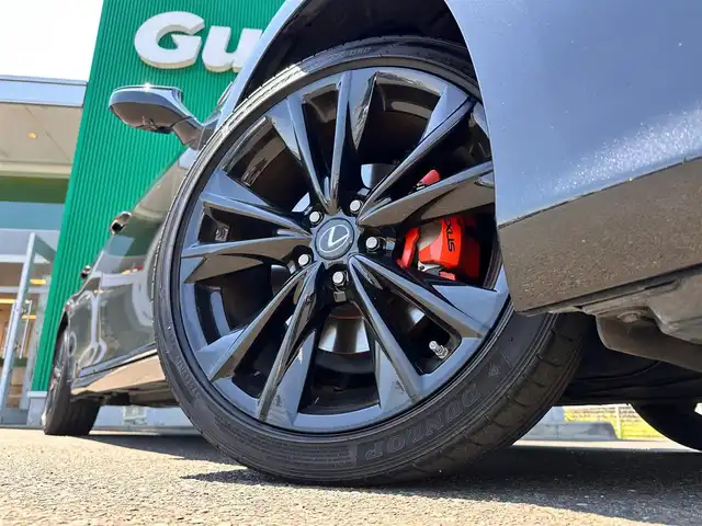 レクサス ＥＳ 300h Fスポーツ 宮城県 2023(令5)年 2.7万km グラファイトブラックガラスフレーク 「LEXUS」ロゴ入オレンジブレーキキャリパー/パノラミックビューモニターセット/・パノラミックビューモニター/・パーキングサポートブレーキ（後方歩行者）/＝＝＝/ムーンルーフ/セーフティシステムプラス/・プリクラッシュセーフティ/・レーントレーシングアシスト/・アダプティブハイビームシステム/・レーダークルーズコントロール/・ロードサインアシスト/・先行車発進告知機能/・ドライバー異常時対応システム/ブラインドスポットモニター/パーキングサポートブレーキ（静止物/後方接近車両）/純正ナビ/・フルセグTV/・Bluetooth/・AppleCarPlay/AndroidAuto/・USB端子/ETC2.0/L_tex(合皮)シート/シートヒーター／ベンチレーション/パワーシート（運転席メモリー機能付）/革巻きステアリング/ステアリングヒーター/電動パーキングブレーキ/ブレーキホールド/3眼フルLEDヘッドランプ/オートライト/スマートキー＆プッシュスタート/電動サンシェード（リア）/純正19インチAW/フロアマット