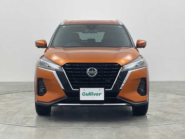日産 キックス X 群馬県 2021(令3)年 0.4万km プレミアムコロナオレンジ 純正９型ナビ　フルセグＴＶ　全周囲カメラ　プロパイロット　シートヒーター　ステアリングヒーター　デジタルインナーミラー　衝突被害軽減ブレーキ　レーンアシスト　ルーフレール　ＬＥＤ　ＥＴＣ　禁煙車