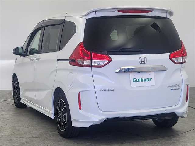 ホンダ フリード ハイブリット モデューロX 愛知県 2023(令5)年 5.1万km プラチナホワイトパール ホンダセンシング/　　・衝突軽減ブレーキシステム/　　・誤発信抑制機能/　　・歩行者事故低減ステアリング/　　・路外逸脱抑制機能/　　・アダプティブクルーズコントロール/　　・車線維持支援システム/　　・先行車発進お知らせ機能/　　・標識認識機能/純正9インチナビ/　　・CD/DVD/フルセグ/Bluetooth/バックカメラ/ドライブレコーダー/ビルトインETC/純正15.6インチ後席フリップダウンモニター/本革巻ステアリングリモコン/ハーフレザーシート/両側パワースライドドア/サンシェード/純正15インチアルミホイール/純正LEDヘッドライト/フォグランプ