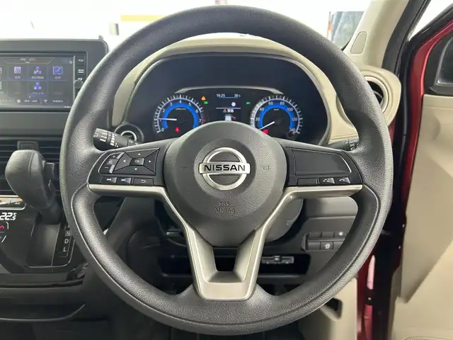 日産 デイズ X 大阪府 2020(令2)年 5.3万km スパークリングレッドM エマージェンシーブレーキ/純正ナビ（Bluetooth/CD/DVD/AM/FM）/フルセグTV/アラウンドビューモニター/オートマチックハイビーム/純正14インチアルミホイール/車線逸脱警報機能/踏み間違い衝突防止アシスト/車線逸脱防止支援システム/前方衝突予測警報/ふらつき警報/先行車発進お知らせ機能/クリアランスソナー/スマートキー/ETC