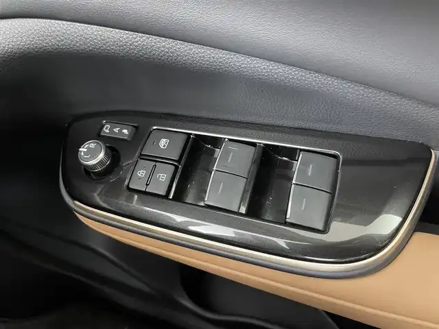 トヨタ クラウン スポーツ Z 愛知県 2025(令7)年 0.1万km 赤 有償カラー【エモーショナルレッドIII】/トヨタセーフティセンス/　・プリクラッシュセーフティ/　・レーンキープアシスト/　・アダプティブクルーズコントロール/　・ブラインドスポットモニター/トヨタチームメイト/純正ナビ/　ーBT/フルセグTV/USB/AppleCarPlay/AndroidAuto/パノラミックビューモニタ-/前後純正ドラレコ/ＥＴＣ２．０/ベージュ革/シートヒーター/ベンチレーション/タイプＣ２口/置くだけ充電/純正スペアタイヤ車載/純正２１インチアルミ