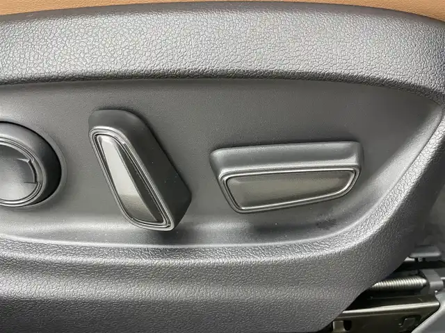 トヨタ クラウン スポーツ Z 愛知県 2025(令7)年 0.1万km 赤 有償カラー【エモーショナルレッドIII】/トヨタセーフティセンス/　・プリクラッシュセーフティ/　・レーンキープアシスト/　・アダプティブクルーズコントロール/　・ブラインドスポットモニター/トヨタチームメイト/純正ナビ/　ーBT/フルセグTV/USB/AppleCarPlay/AndroidAuto/パノラミックビューモニタ-/前後純正ドラレコ/ＥＴＣ２．０/ベージュ革/シートヒーター/ベンチレーション/タイプＣ２口/置くだけ充電/純正スペアタイヤ車載/純正２１インチアルミ