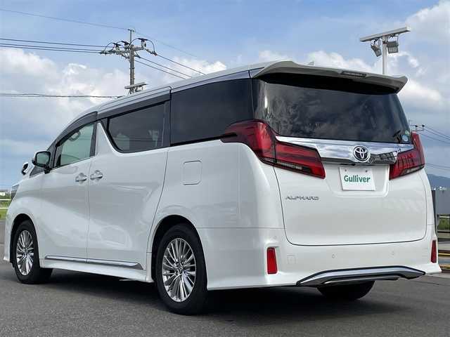 トヨタ アルファード S Cパッケージ 佐賀県 2019(令1)年 5.5万km ホワイトパールクリスタルシャイン 黒革シート/純正10インチSDナビゲーション/・フルセグTV/CD/DVD/SD/HDMI/Bluetooth/純正12インチフリップダウンモニター/バックカメラ/前後ドライブレコーダー/ビルトインETC2.0/デジタルインナーミラー/両側パワースライドドア/パワーバックドア/後席エアコン/100V電源/電子パーキングブレーキ/AUTO HOLD機能/DN席+2列目パワーシート(D席メモリー機能付)/DN席シートヒーター/シートベンチレーション/N席＋2列目電動オットマン/後席サンシェード/ISOFIX対応/木目調革巻きステアリング/ステアリングヒーター/ステアリングリモコン/純正17インチアルミホイール/純正三眼LEDヘッドライト/アダプティブフロントライティングシステム/オートマチックハイビーム/純正LEDフォグランプ/純正フロアマット/純正ドアバイザ―/取扱説明書/スペアキー１本/トヨタセーフティセンス/・レーダークルーズコントロール/・レーントレーシングアシスト/・クリアランスソナー/・プリクラッシュセーフティ/・パーキングサポートブレーキ/・ブラインドスポットモニター/・ロードサインアシスト