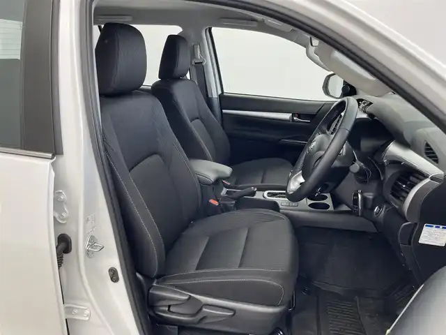 トヨタ ハイラックス Z 埼玉県 2024(令6)年 0.4万km プラチナホワイトパールマイカ 4WD/GRフロントバンパーガード/純正ディスプレイオーディオ/パノラミックビューモニター/プリクラッシュセーフティ/レーダークルーズコントロール/クリアランスソナー /LEDオートライト/スマートキー