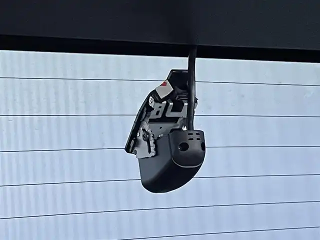 ホンダ ヴェゼル ハイブリッド RS ホンダセンシング 佐賀県 2020(令2)年 6.5万km プラチナホワイトパール ワンオーナー/純正8インチメモリーナビゲーション/・フルセグTV/CD/DVD/SD/HDMI/Bluetooth/バックカメラ/前後ドライブレコーダー/ビルトインETC/電子パーキングブレーキ/BRAKE HOLD機能/ハーフレザーシート/DN席シートヒーター/ISOFIX対応/パドルシフト/革巻きステアリング/ステアリングリモコン/フロントデアイサ―/純正18インチアルミホイール/純正LEDヘッドライト/純正LEDフォグランプ/純正フロアマット/純正ドアバイザ―/新車保証書/ホンダセンシング/・アダプティブクルーズコントロール/・衝突軽減ブレーキ/・先行車発進お知らせ機能/・路外逸脱抑制機能/・リアクティブフォースペダル/・標識認識機能