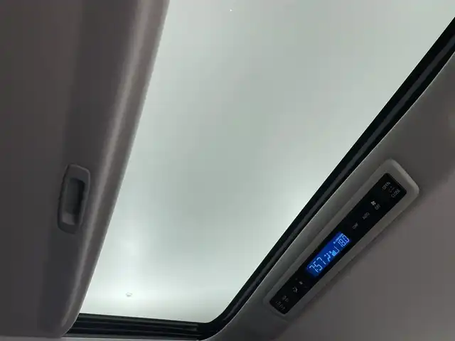 トヨタ ヴェルファイア Z Gエディション 福岡県 2018(平30)年 5.3万km ホワイトパールクリスタルシャイン Ｗサンルーフ　/Ｆ／Ｒエアロパーツ　/純正１０型ナビ/フルセグTV　/バックカメラ　/トヨタセーフティセンス　/コーナーセンサー　/レーダークルーズコントロール　/衝突軽減ブレーキ　/レーンキープ　/アクセル踏み間違い防止　/ＭＴモード付ＡＴ　/両側電動スライドドア　/パワーバックドア　/ステアリングヒーター　/シートヒーター／ベンチレーション　/シートメモリー付きパワーシート　/オートマチックハイビーム　/３眼ＬＥＤヘッドライト