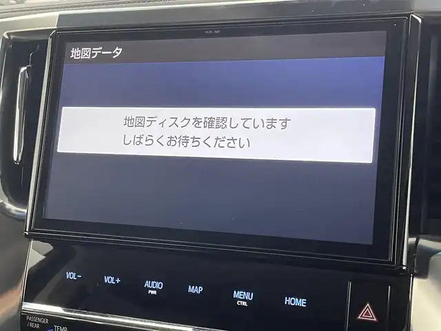 トヨタ ヴェルファイア Z Gエディション 福岡県 2018(平30)年 5.3万km ホワイトパールクリスタルシャイン Ｗサンルーフ　/Ｆ／Ｒエアロパーツ　/純正１０型ナビ/フルセグTV　/バックカメラ　/トヨタセーフティセンス　/コーナーセンサー　/レーダークルーズコントロール　/衝突軽減ブレーキ　/レーンキープ　/アクセル踏み間違い防止　/ＭＴモード付ＡＴ　/両側電動スライドドア　/パワーバックドア　/ステアリングヒーター　/シートヒーター／ベンチレーション　/シートメモリー付きパワーシート　/オートマチックハイビーム　/３眼ＬＥＤヘッドライト