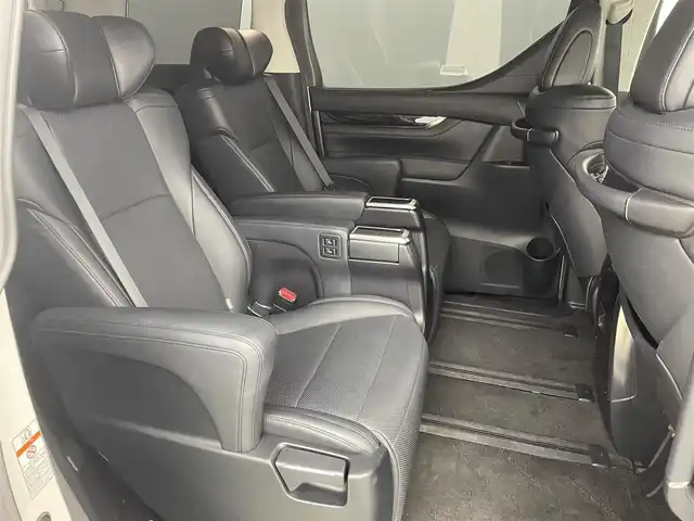 トヨタ ヴェルファイア Z Gエディション 福岡県 2018(平30)年 5.3万km ホワイトパールクリスタルシャイン Ｗサンルーフ　/Ｆ／Ｒエアロパーツ　/純正１０型ナビ/フルセグTV　/バックカメラ　/トヨタセーフティセンス　/コーナーセンサー　/レーダークルーズコントロール　/衝突軽減ブレーキ　/レーンキープ　/アクセル踏み間違い防止　/ＭＴモード付ＡＴ　/両側電動スライドドア　/パワーバックドア　/ステアリングヒーター　/シートヒーター／ベンチレーション　/シートメモリー付きパワーシート　/オートマチックハイビーム　/３眼ＬＥＤヘッドライト