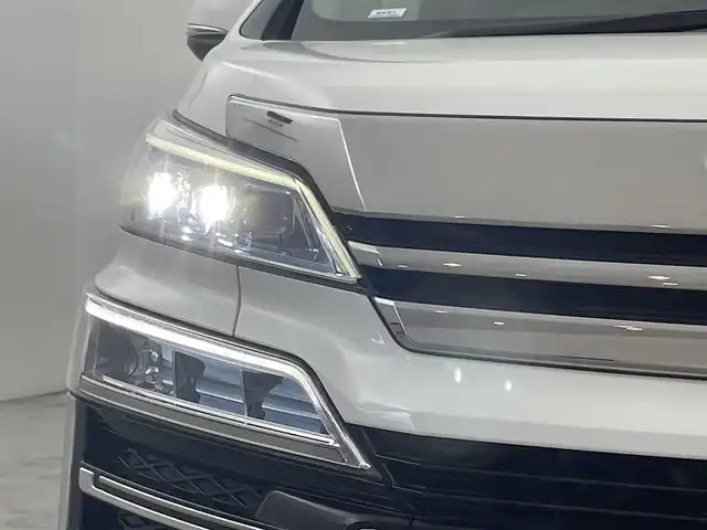 トヨタ ヴェルファイア Z Gエディション 福岡県 2018(平30)年 5.3万km ホワイトパールクリスタルシャイン Ｗサンルーフ　/Ｆ／Ｒエアロパーツ　/純正１０型ナビ/フルセグTV　/バックカメラ　/トヨタセーフティセンス　/コーナーセンサー　/レーダークルーズコントロール　/衝突軽減ブレーキ　/レーンキープ　/アクセル踏み間違い防止　/ＭＴモード付ＡＴ　/両側電動スライドドア　/パワーバックドア　/ステアリングヒーター　/シートヒーター／ベンチレーション　/シートメモリー付きパワーシート　/オートマチックハイビーム　/３眼ＬＥＤヘッドライト