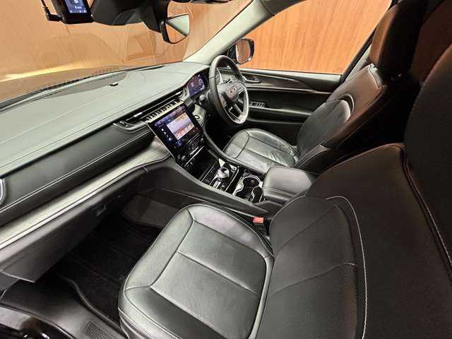 クライスラー・ジープ ジープ グランドチェロキーＬ リミテッド 千葉県 2023(令5)年 2.9万km ダイヤモンドブラッククリスタル サンルーフ　/黒革シート　/ＡＣＣ　/３６０°カメラ　/パワーシート　/シートヒーター　/ステアリングヒーター　/電動リアゲート　/アルパインスピーカー　/レーンアシスト　/ブラインドスポット　/ＥＴＣ