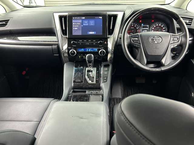 トヨタ アルファード S Cパッケージ 三重県 2021(令3)年 2.4万km ホワイトパールクリスタルシャイン /禁煙車//純正ナビ//AM/FM/CD/DVD/USB/フルセグ/Bluetooth/AndroidAuto/AppleCarPray//ツインムーンルーフ//純正12.1インチフリップダウンモニター//バックモニター//両側パワースライドドア//全席パワーシート//前席シートヒーター//前席ベンチレーション//パワーバックドア//バックモニター//三眼LEDヘッドライト//シーケンシャルウィンカー//メモリ機能付パワーシート//ステアリングヒーター//ウッドコンビステアリング//ビルトインETC//電動パーキング//純正18インチAW