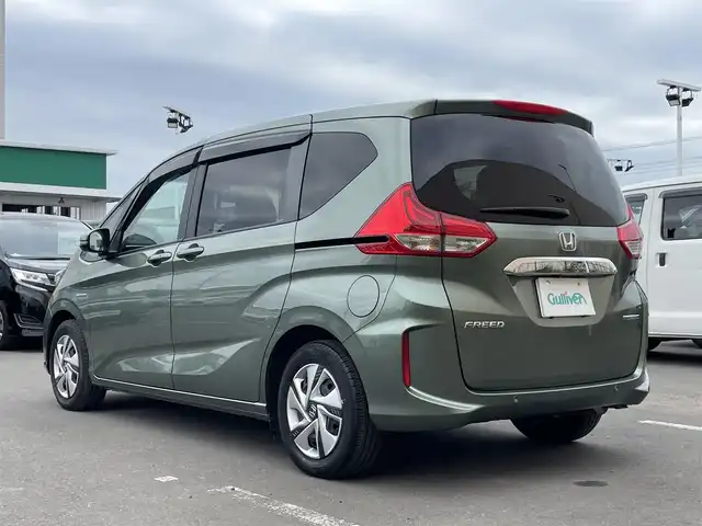 ホンダ フリード ハイブリット G ホンダセンシング 東京都 2021(令3)年 3.5万km シルバーミストグリーンM Honda SENSING/ナビ装着用スペシャルパッケージ/純正ナビ（VXM-214VFi）/AM/FM/CD/DVD/SD/USB/Bluetooth/フルセグTV/バックカメラ/両側パワースライドドア/LEDヘッドライト/LEDアクティブコーナリングライト/ETC車載機/Hondaスマートキーシステム&パワースイッチ/オートリトラミラー/Cパッケージ/・ロールサンシェード/・UVカット機能付フロントウインドウガラスIRカット〈遮熱〉/・スーパーUVカットフロントドアガラス/・コンフォートビューパッケージ（親水/ヒーテッドドアミラー＋フロントドア撥水ガラス＋熱線入りフロントウインドウ）/・運転席&助手席シートヒーター/・プラズマクラスター技術搭載フルオート・エアコンディショナー